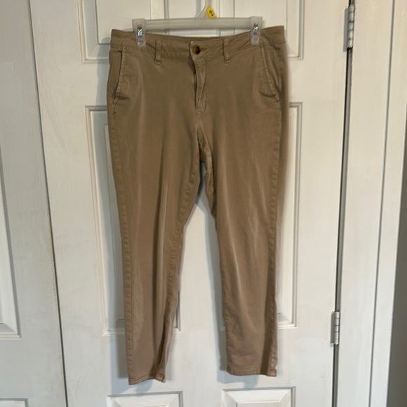 American Eagle Khaki Skinny Size 14 short - Picture 1 of 5